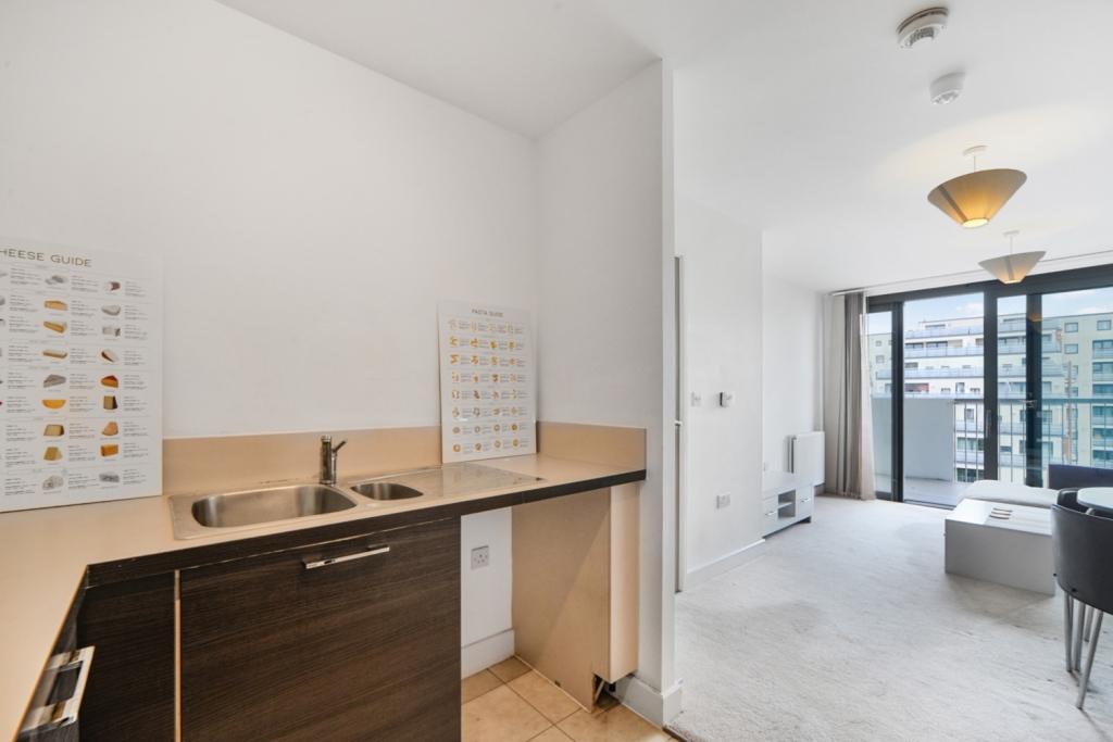 £285,000 Offers in Excess Of – One Bedroom Apartment for Sale – 563 sq ft – Parkside Court