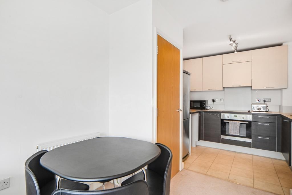 £285,000 Offers in Excess Of – One Bedroom Apartment for Sale – 563 sq ft – Parkside Court