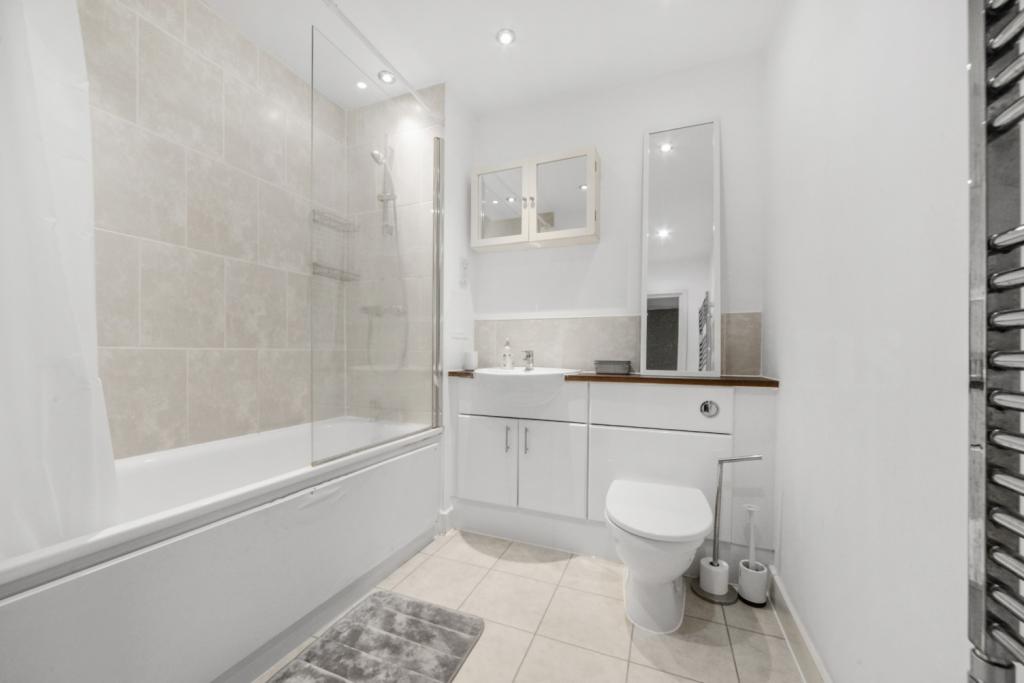 £285,000 Offers in Excess Of – One Bedroom Apartment for Sale – 563 sq ft – Parkside Court