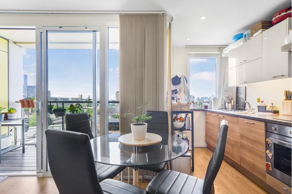 £340,000 Asking Price – One Bedroom Apartment for Sale – 517 sq ft – Panoramic Tower