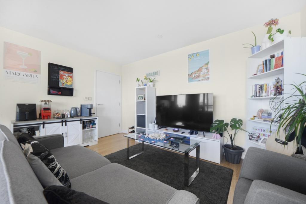 £340,000 Asking Price – One Bedroom Apartment for Sale – 517 sq ft – Panoramic Tower