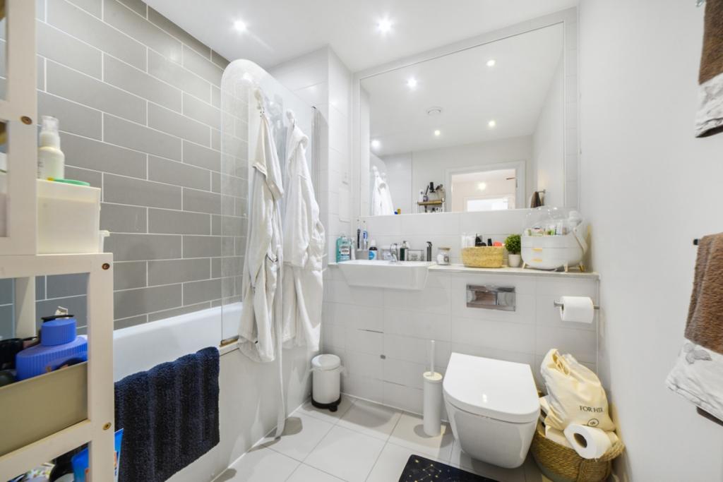 £340,000 Asking Price – One Bedroom Apartment for Sale – 517 sq ft – Panoramic Tower