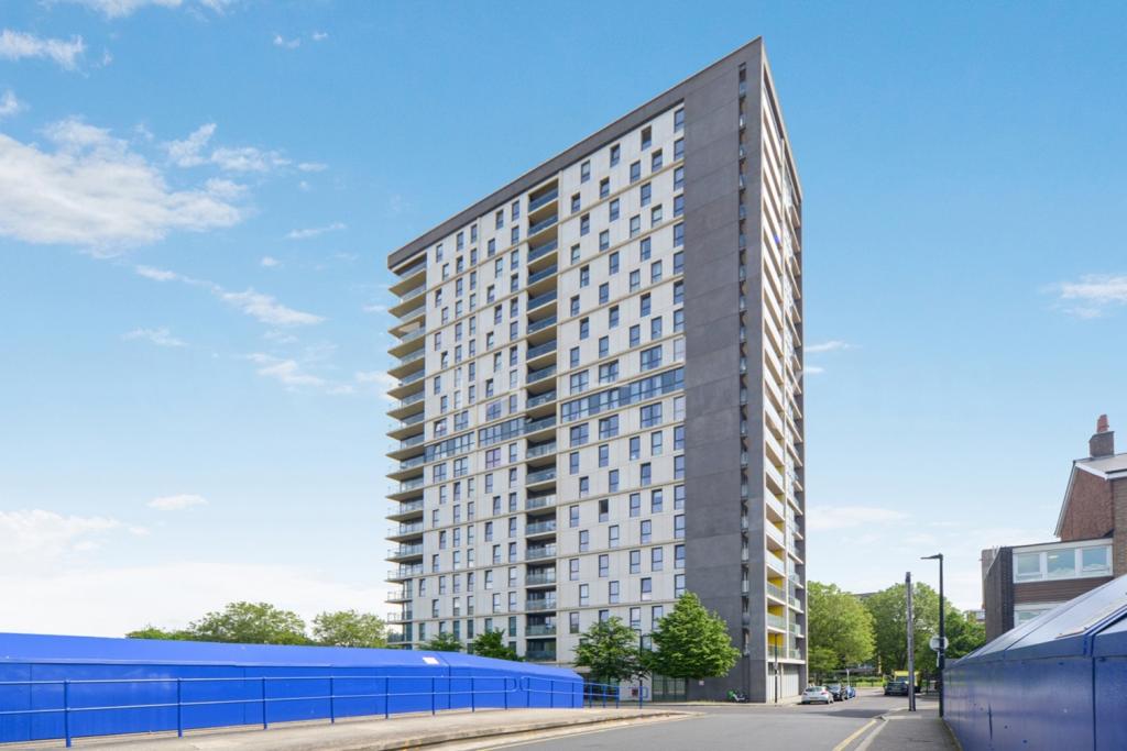 £340,000 Asking Price – One Bedroom Apartment for Sale – 517 sq ft – Panoramic Tower