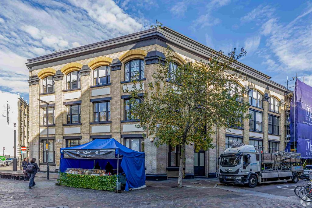 £29.50/Sq ft – Leonard Circ – Victoria House – 3,300 sq ft Office Space for Lease