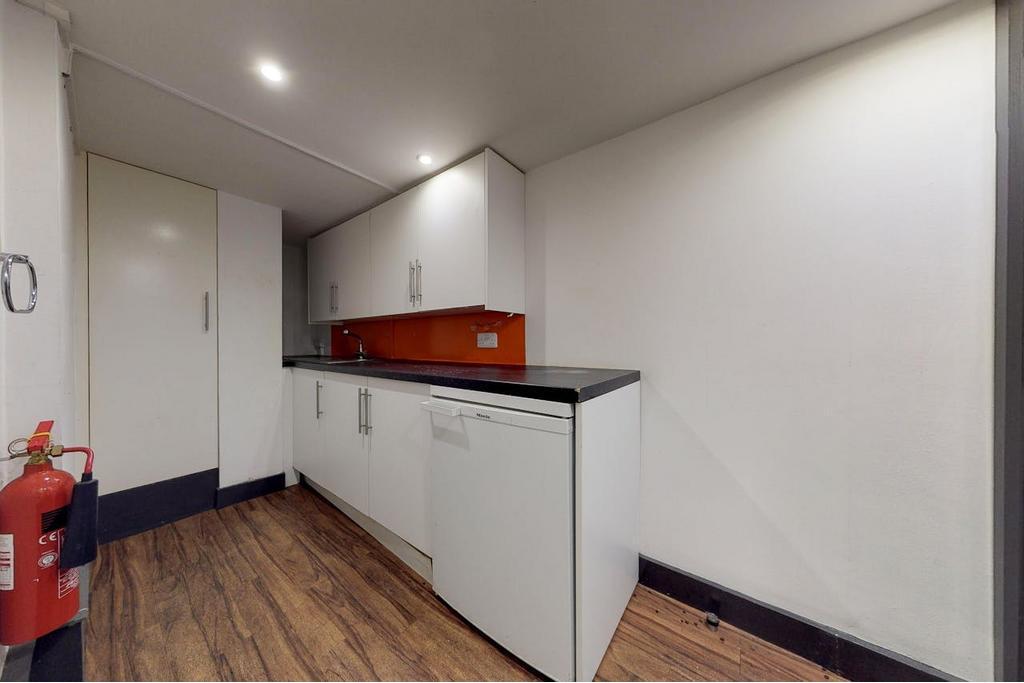£39.50/Sq ft – 65 Rivington St – 1,020 sq ft Available
