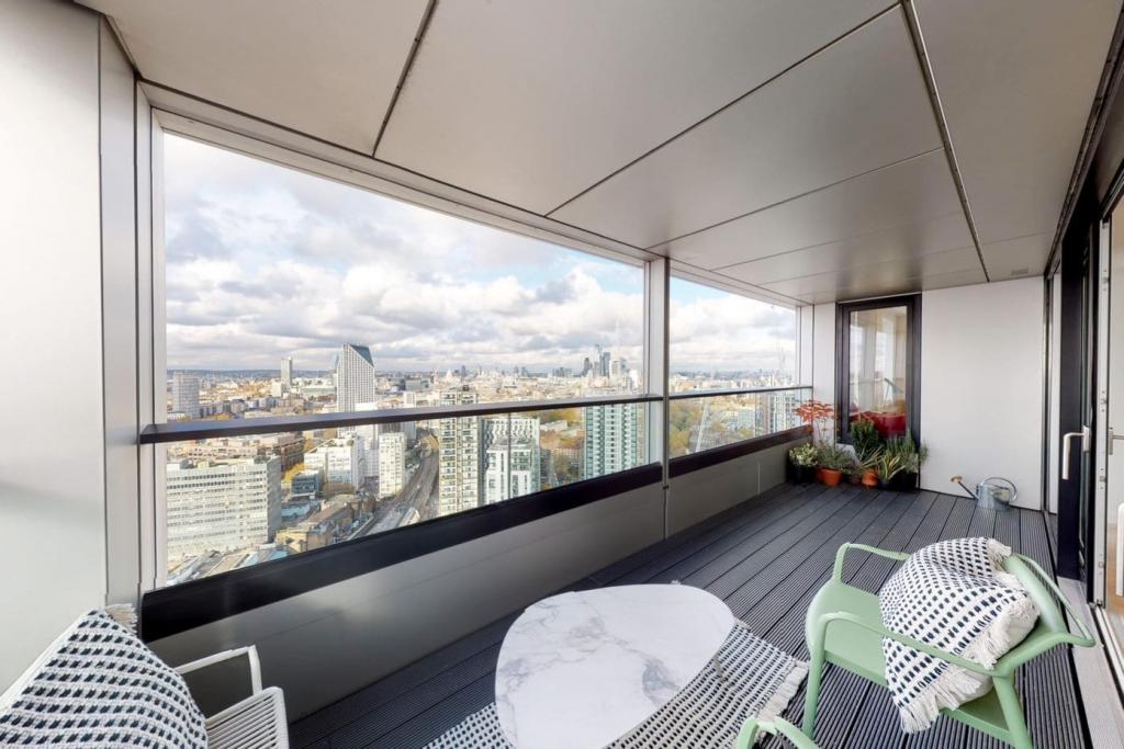 £1,350,000 Guide Price –3 Bedroom Apartment for Sale in Elephant Park,Elephant and Castle