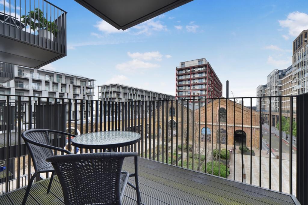 £450,000 Offers in Excess of – 1 Bedroom Apartment for Sale in Royal Arsenal Riverside