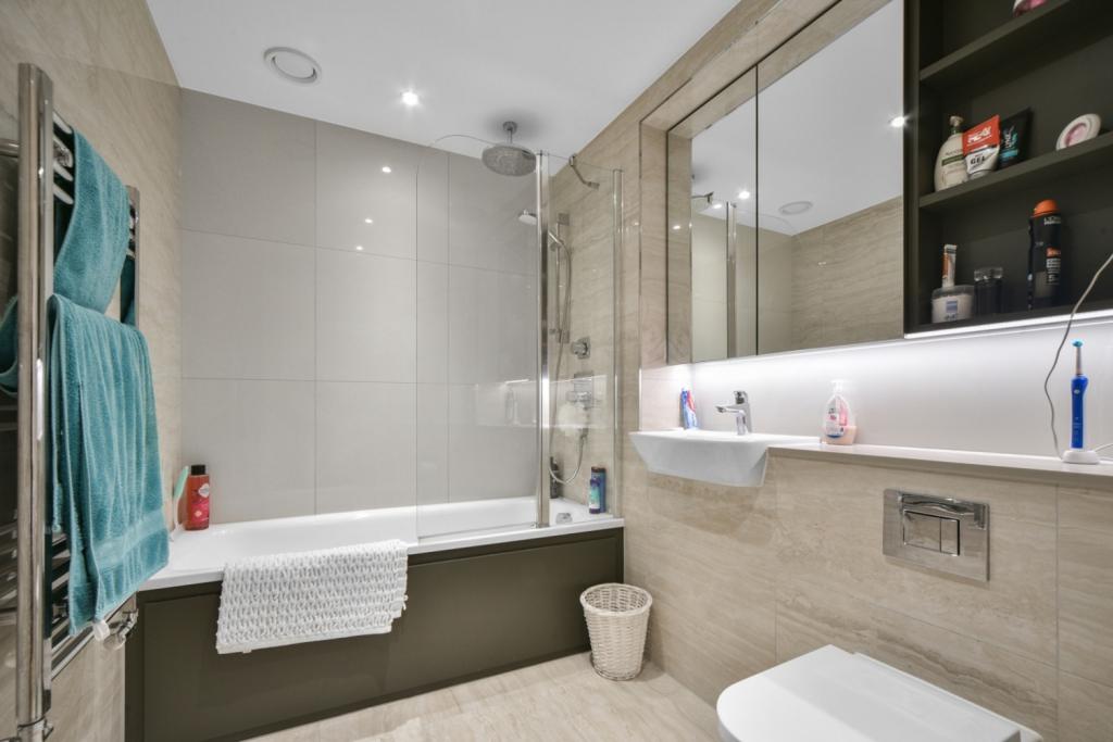 £450,000 Offers in Excess of – 1 Bedroom Apartment for Sale in Royal Arsenal Riverside