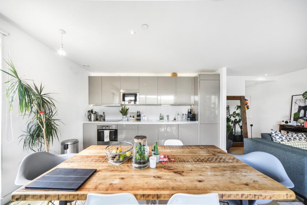 £750,000 Offers in Excess of – 2 Bedroom Apartment for Sale in Trafalgar Place