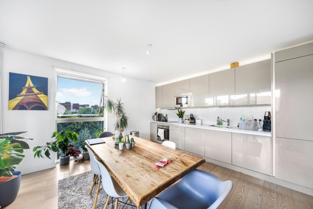 £750,000 Offers in Excess of – 2 Bedroom Apartment for Sale in Trafalgar Place