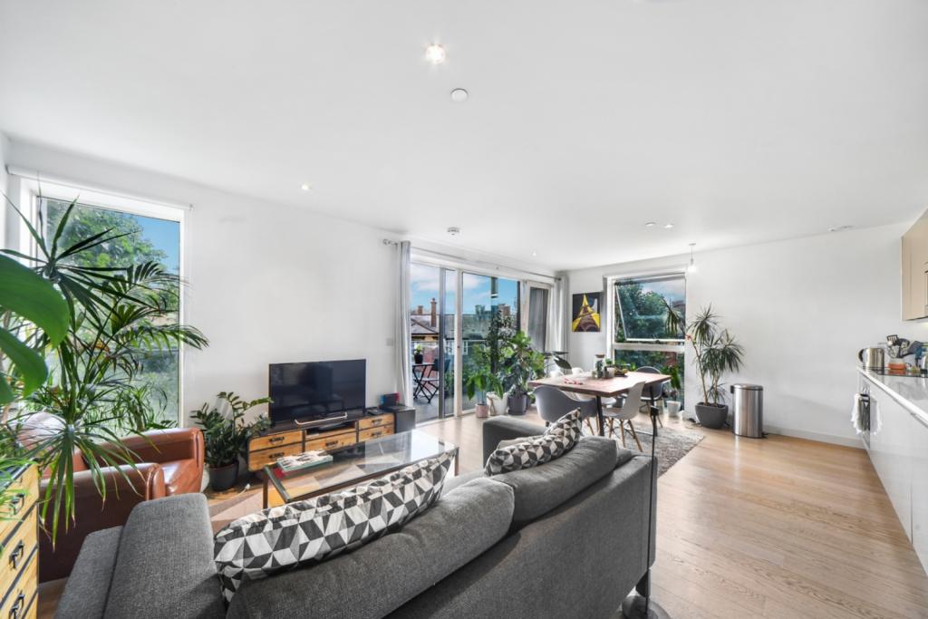 £750,000 Offers in Excess of – 2 Bedroom Apartment for Sale in Trafalgar Place