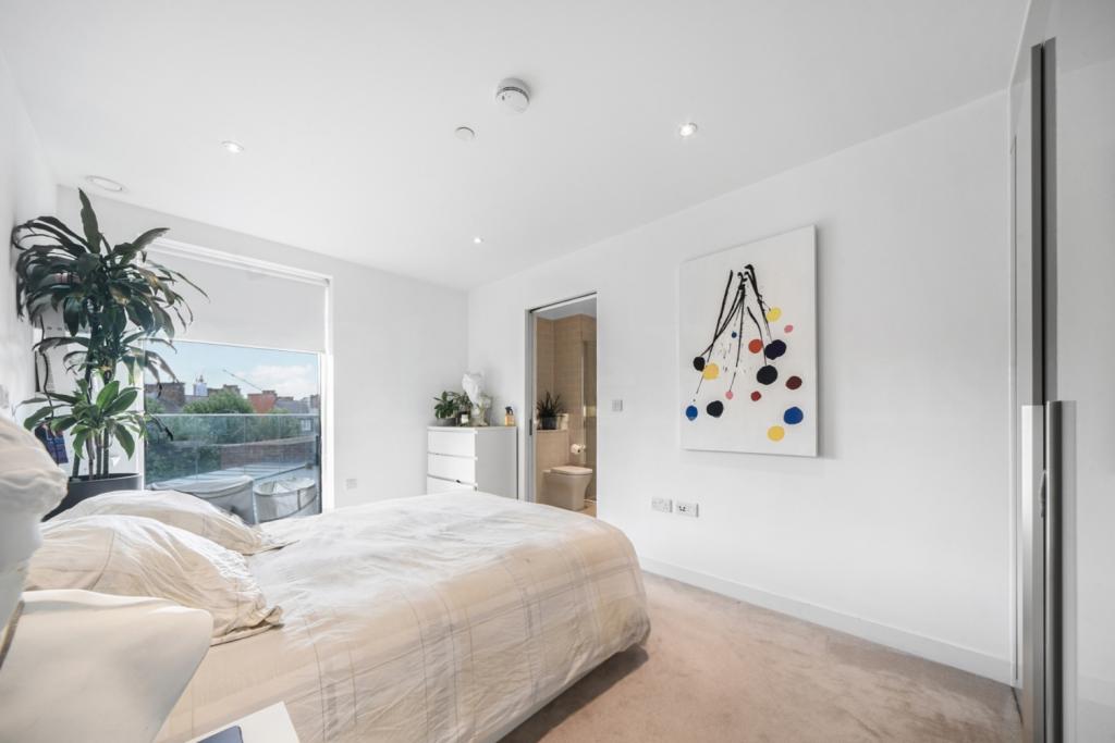 £750,000 Offers in Excess of – 2 Bedroom Apartment for Sale in Trafalgar Place