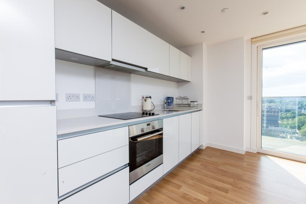 £550,000 Offers in Excess of – 2 Bedroom Apartment for Sale in Residence Tower, Woodberry Down