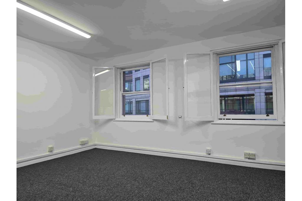 228 Bishopsgate – Retail Shopfront and Office Space for Lease – 1,911 sq ft – City of London,