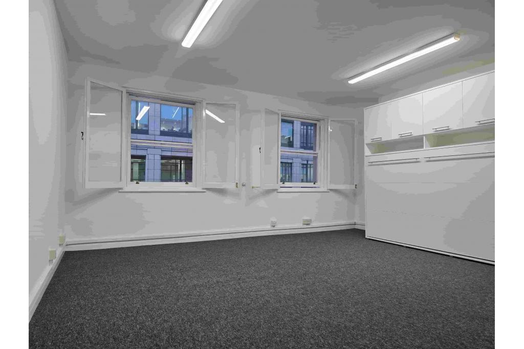 228 Bishopsgate – Retail Shopfront and Office Space for Lease – 1,911 sq ft – City of London,