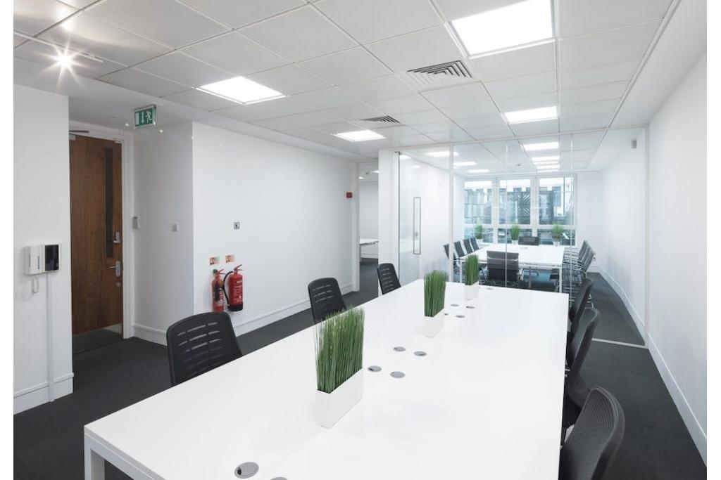 43 London Wall – Office Space for Lease – 7,328 sq ft – City Core North, London