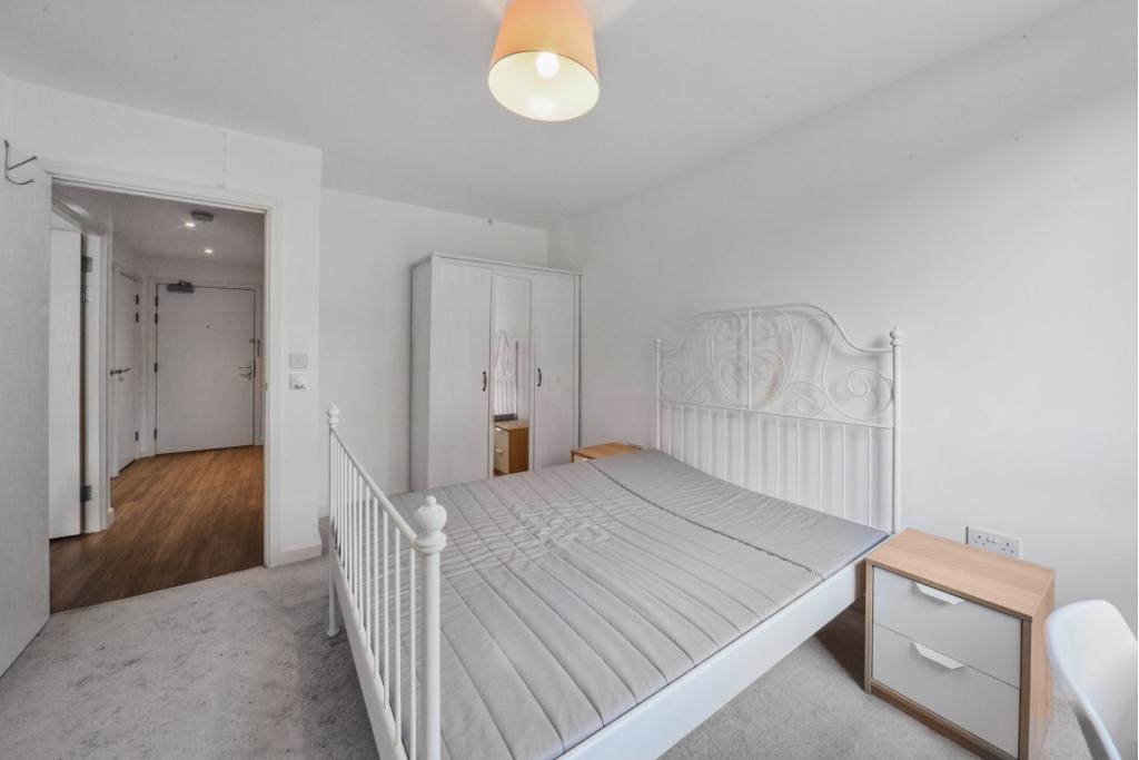 Naomi Street – 1 Bedroom Apartment for Sale – £370,000 Asking Price – Surrey Quays, London