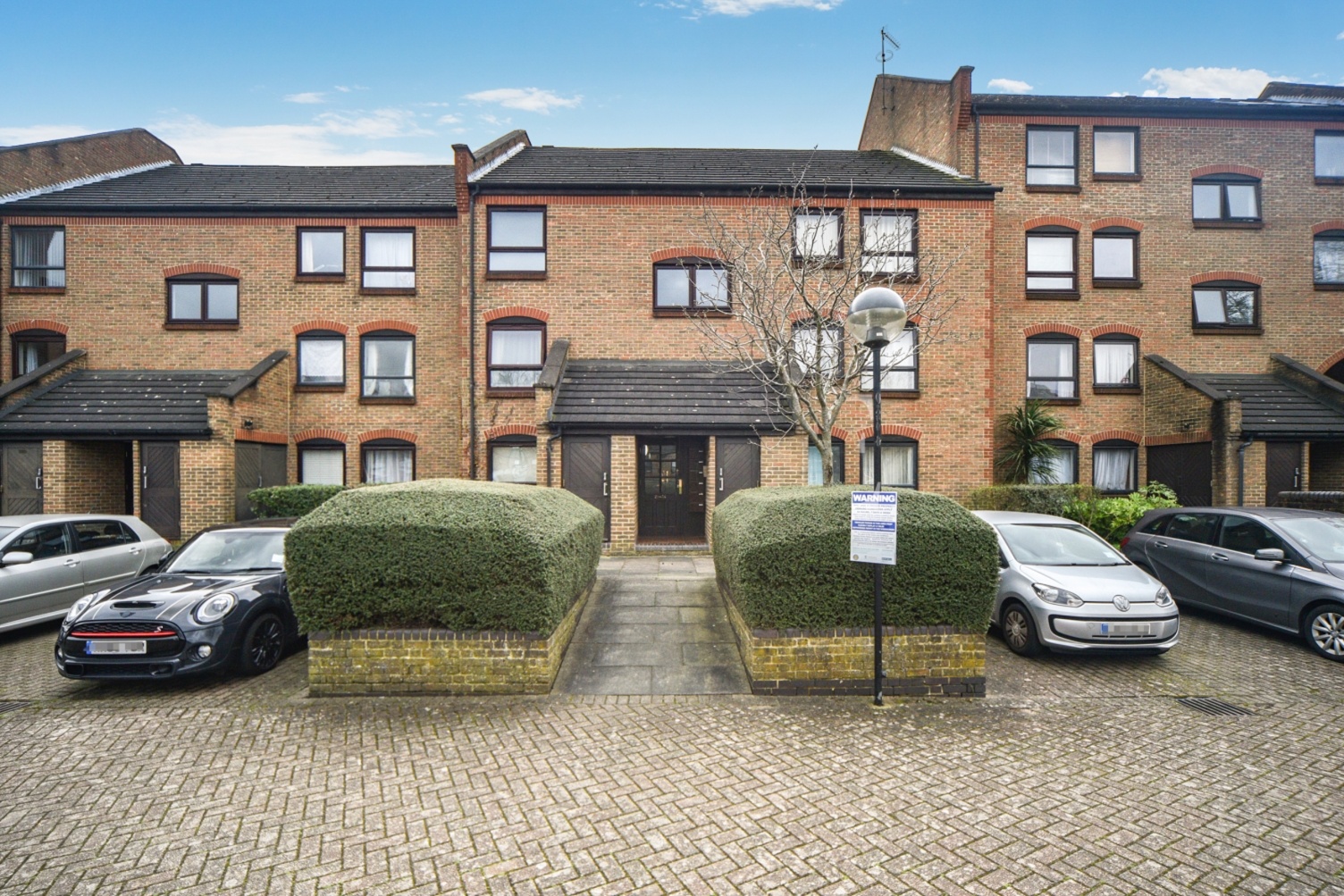 Horseshoe Close – 2 Bedroom Apartment for Sale – £340,000 Asking Price – £340,000 Asking Price