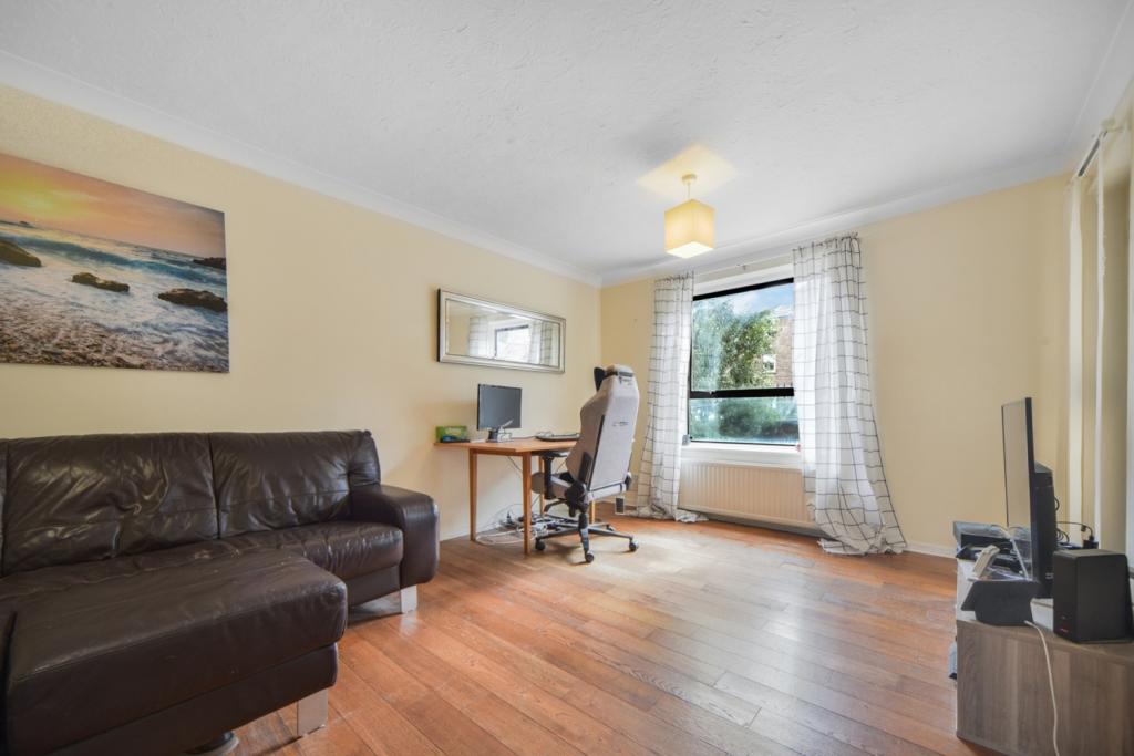 Horseshoe Close – 2 Bedroom Apartment for Sale – £340,000 Asking Price – £340,000 Asking Price