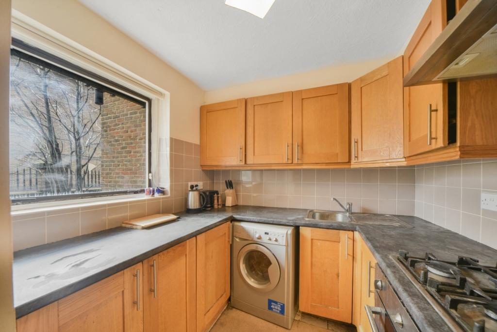 Horseshoe Close – 2 Bedroom Apartment for Sale – £340,000 Asking Price – £340,000 Asking Price