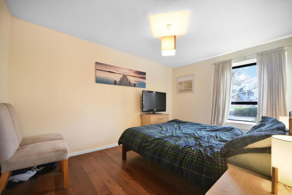 Horseshoe Close – 2 Bedroom Apartment for Sale – £340,000 Asking Price – £340,000 Asking Price