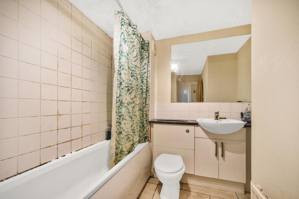 Horseshoe Close – 2 Bedroom Apartment for Sale – £340,000 Asking Price – £340,000 Asking Price