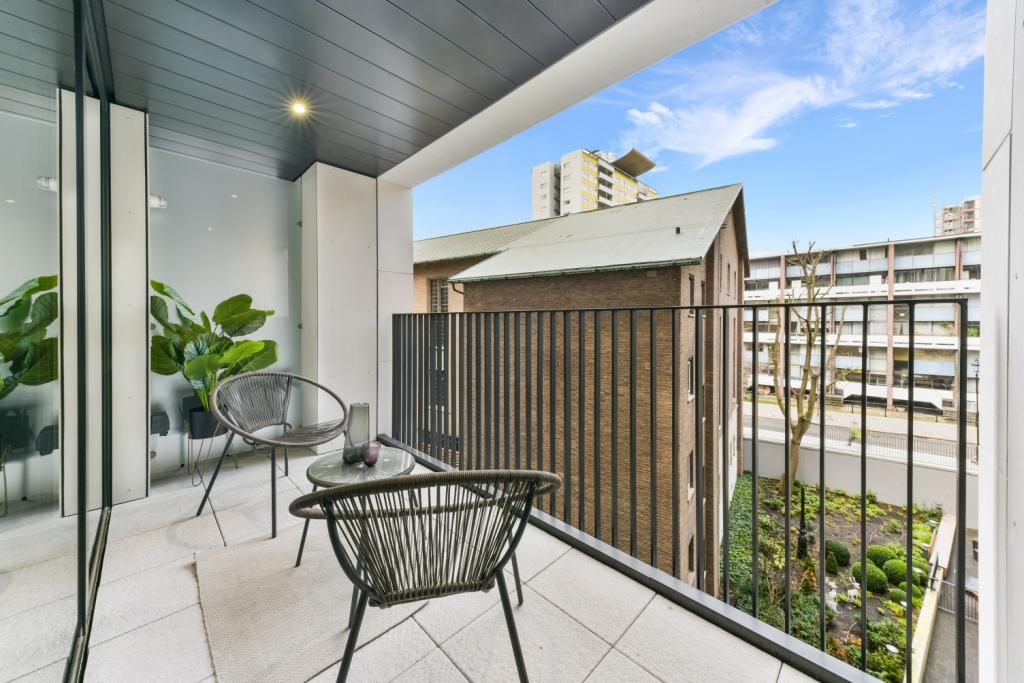 Clarendon Court – 2 Bedroom Apartment for Sale – £1,240,000 Guide Price – The Denizen