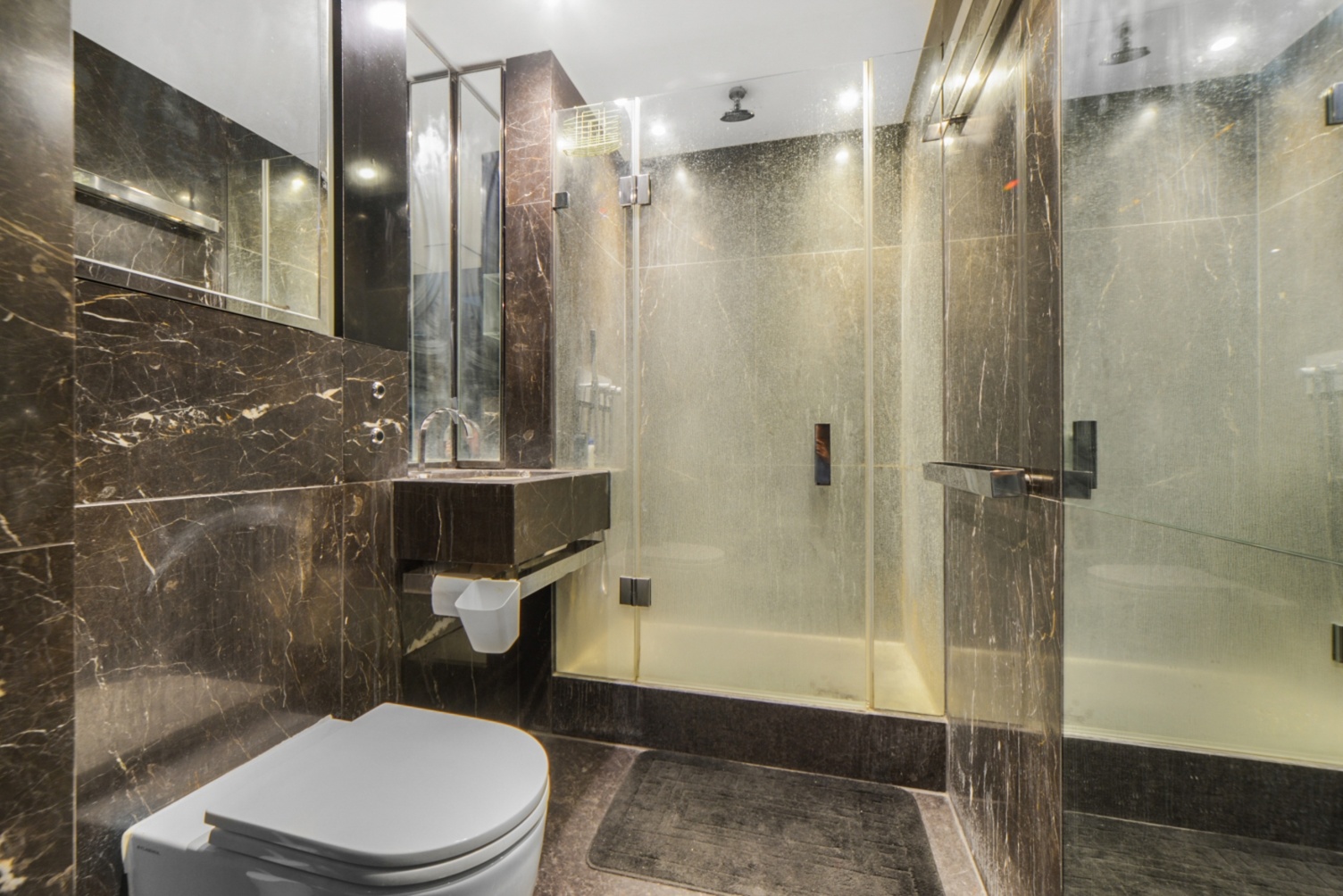 Pan Peninsula Square – Studio Apartment for Sale – £280,000 Asking Price – Canary Wharf,