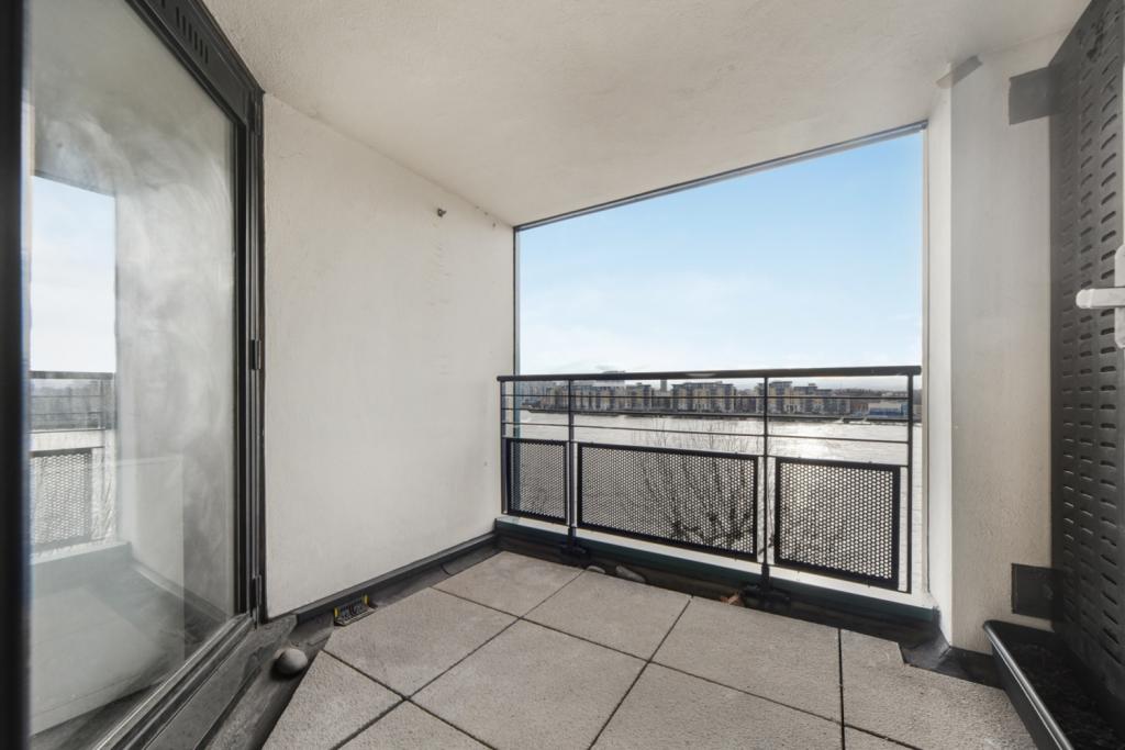 Burrells Wharf Square – 2 Bedroom Apartment for Sale – £480,000 Offers in Excess of