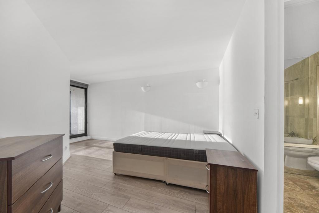 Burrells Wharf Square – 2 Bedroom Apartment for Sale – £480,000 Offers in Excess of