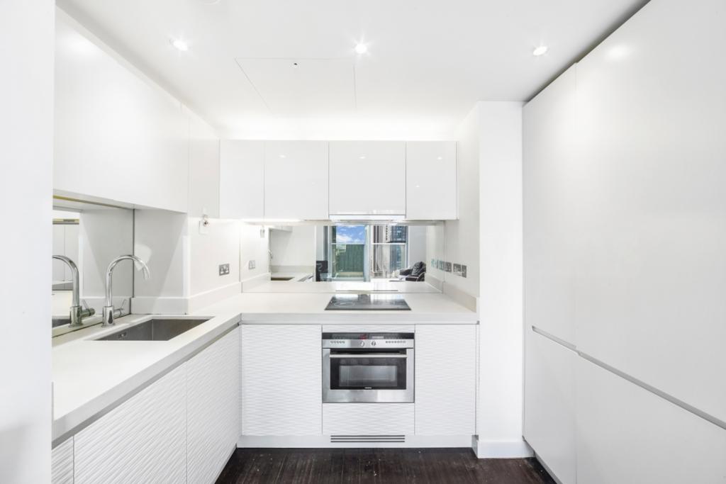 1 Bedroom Apartment for Sale – Pan Peninsula, Canary Wharf, E14 – £385,000