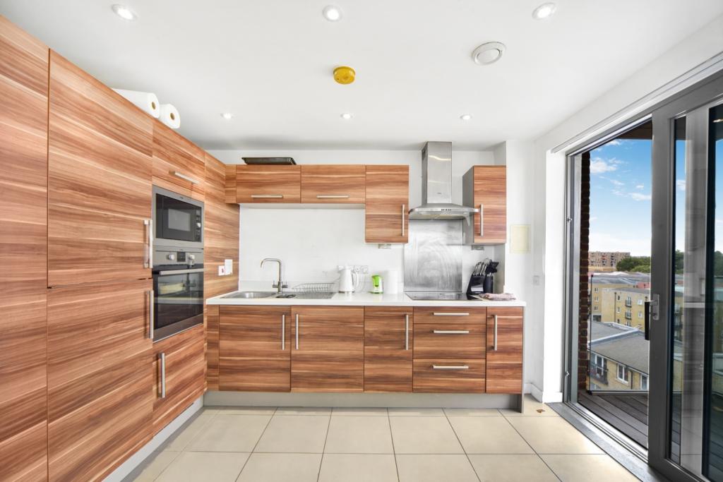 2 Bedroom Apartment for Sale –Bootmakers Court, Ben Jonson Road,Stepney Green, London