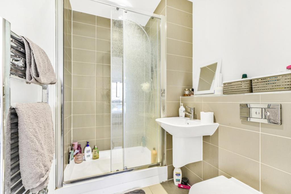 2 Bedroom Apartment for Sale –Bootmakers Court, Ben Jonson Road,Stepney Green, London