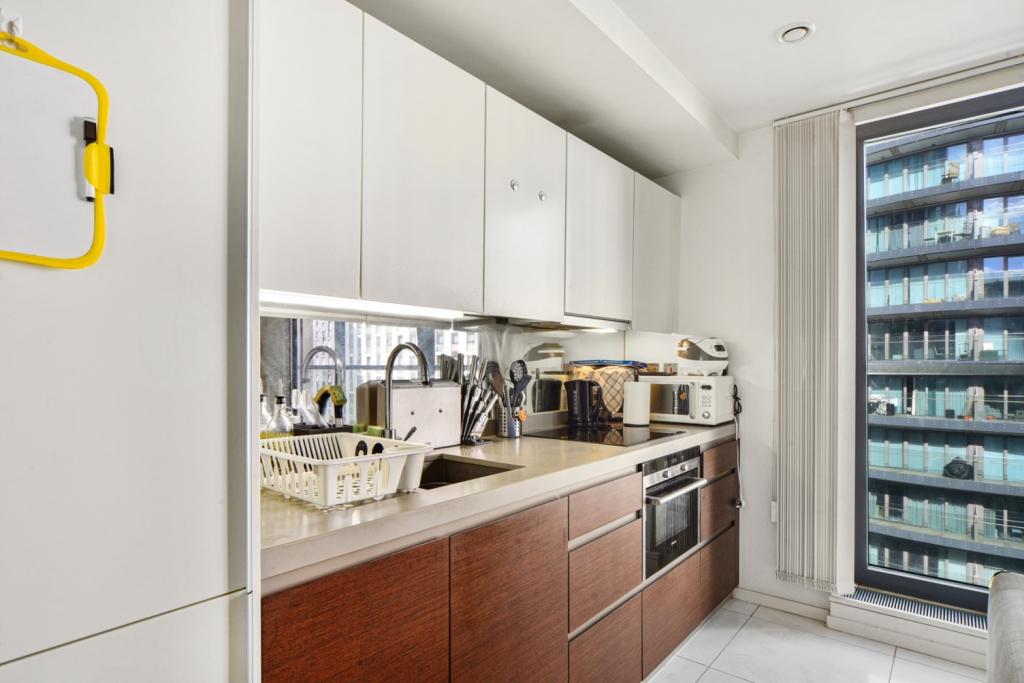 Studio Apartment for Sale – Baltimore Wharf, Canary Wharf, London, E14 – £300,000