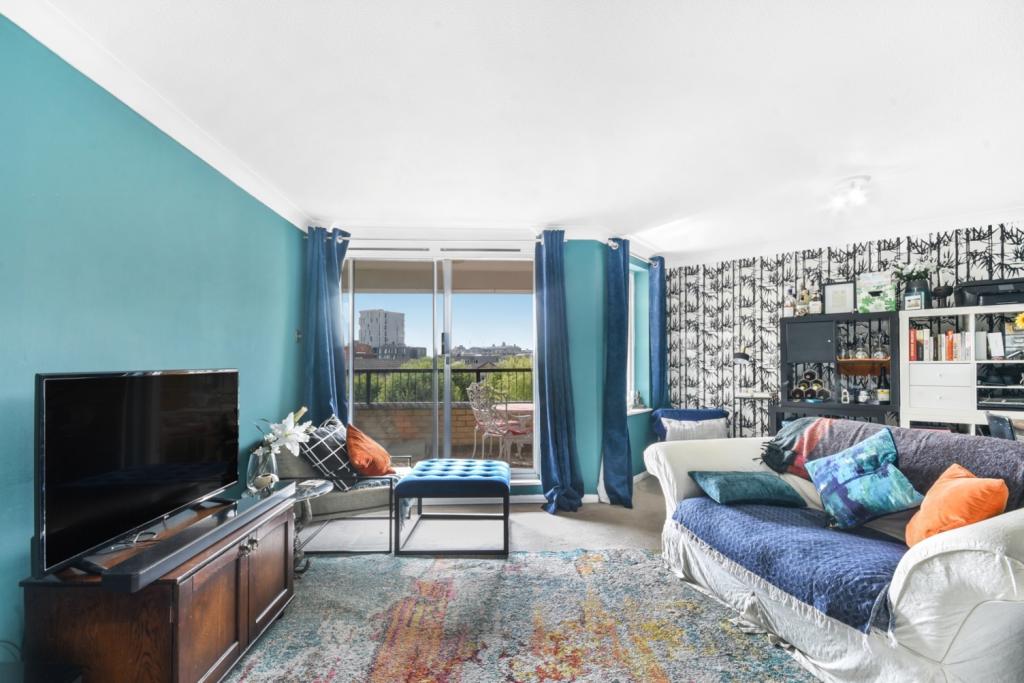 2 Bedroom Apartment for Sale – Hooper Square, Aldgate, London, E1 – £650,000