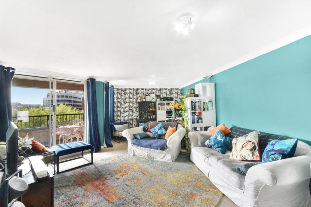 2 Bedroom Apartment for Sale – Hooper Square, Aldgate, London, E1 – £650,000