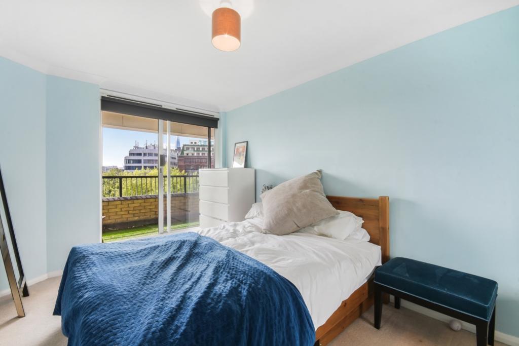 2 Bedroom Apartment for Sale – Hooper Square, Aldgate, London, E1 – £650,000