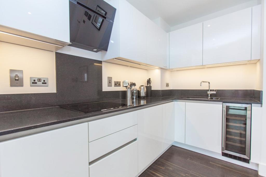 3 Bedroom Apartment for Sale – New Drum Street, Aldgate, London, E1 – £890,000