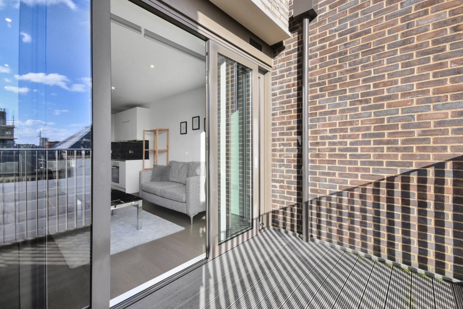 1 Bedroom Apartment for Sale – Cassilis Road, Canary Wharf, London, E14 – £345,000