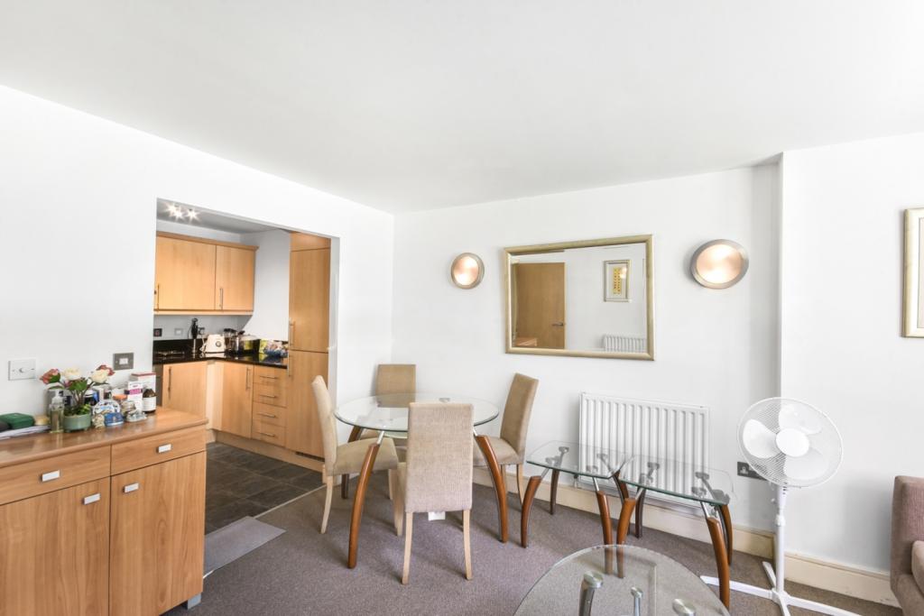 1 Bedroom Apartment for Sale – Cassilis Road, Canary Wharf, London, E14 – £345,000