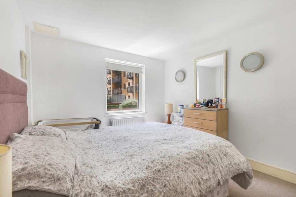 1 Bedroom Apartment for Sale – Cassilis Road, Canary Wharf, London, E14 – £345,000