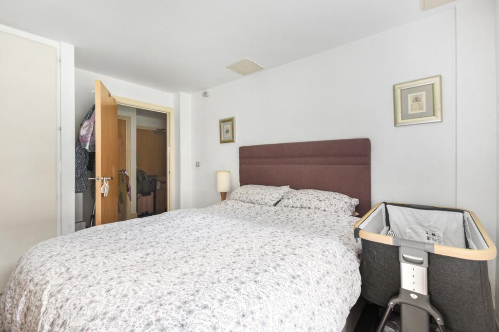 1 Bedroom Apartment for Sale – Cassilis Road, Canary Wharf, London, E14 – £345,000