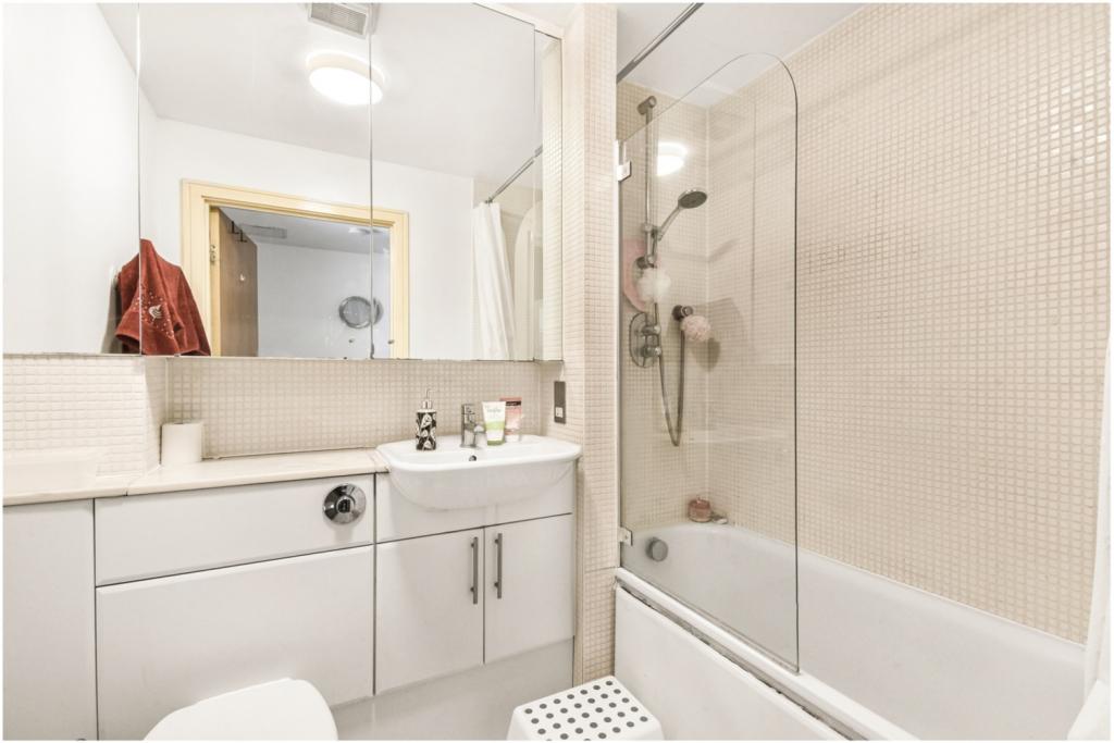 1 Bedroom Apartment for Sale – Cassilis Road, Canary Wharf, London, E14 – £345,000