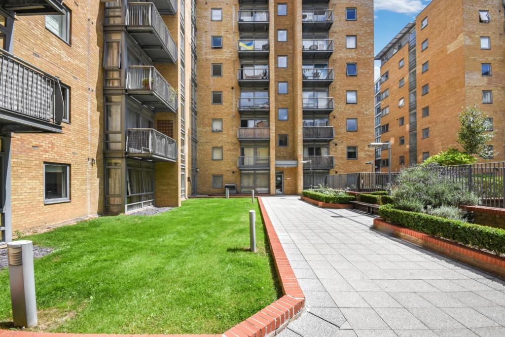 1 Bedroom Apartment for Sale – Cassilis Road, Canary Wharf, London, E14 – £345,000