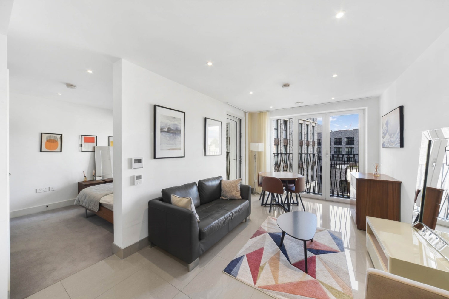 1 Bedroom Apartment for Sale – St Georges Circus, Blackfriars, London, SE1 – £525,000
