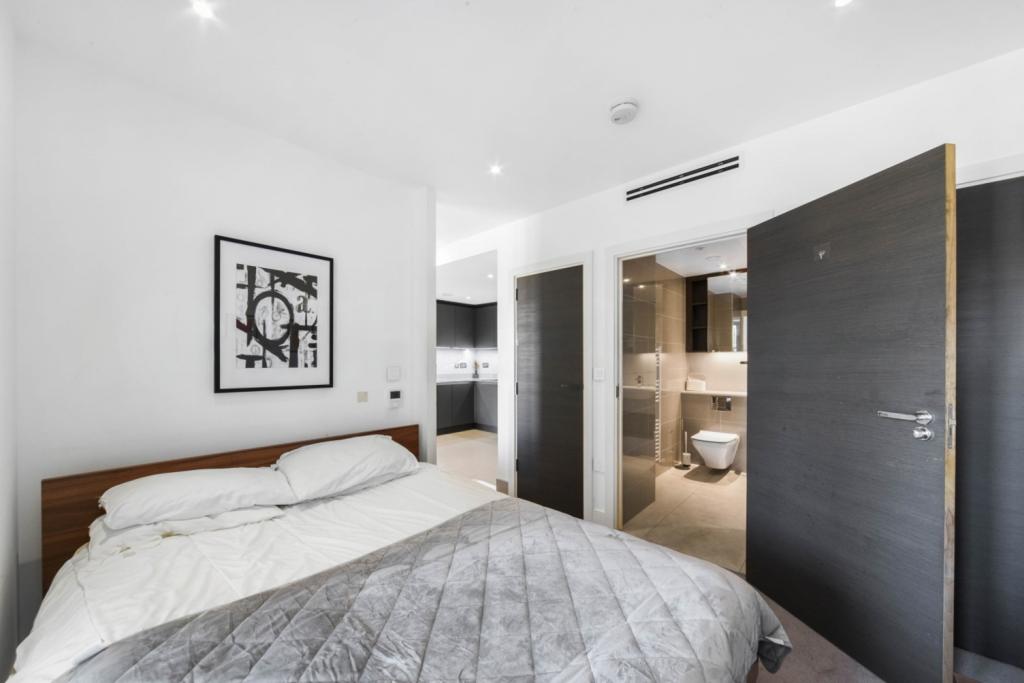 1 Bedroom Apartment for Sale – St Georges Circus, Blackfriars, London, SE1 – £525,000