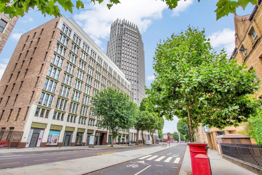 1 Bedroom Apartment for Sale – St Georges Circus, Blackfriars, London, SE1 – £525,000