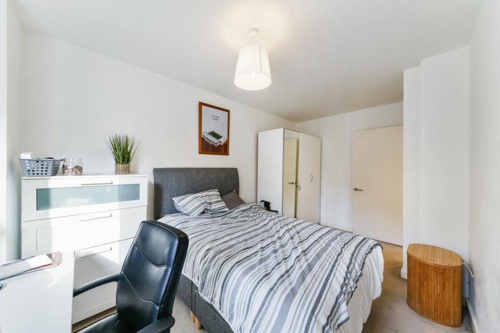 2 Bedroom Split Level Apartment for Sale – Forge Square, Isle Of Dogs, London, E14 – £400,000