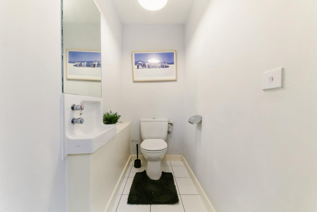 2 Bedroom Split Level Apartment for Sale – Forge Square, Isle Of Dogs, London, E14 – £400,000