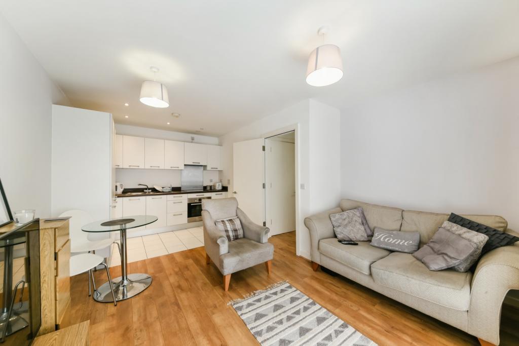 2 Bedroom Split Level Apartment for Sale – Forge Square, Isle Of Dogs, London, E14 – £400,000
